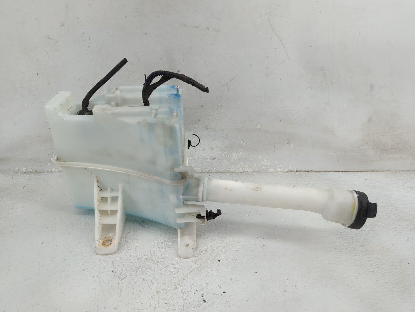 2012-2019 Chevrolet Sonic Windshield Washer Fluid Reservoir Bottle Oem 1356391 - Oemusedautoparts1.com