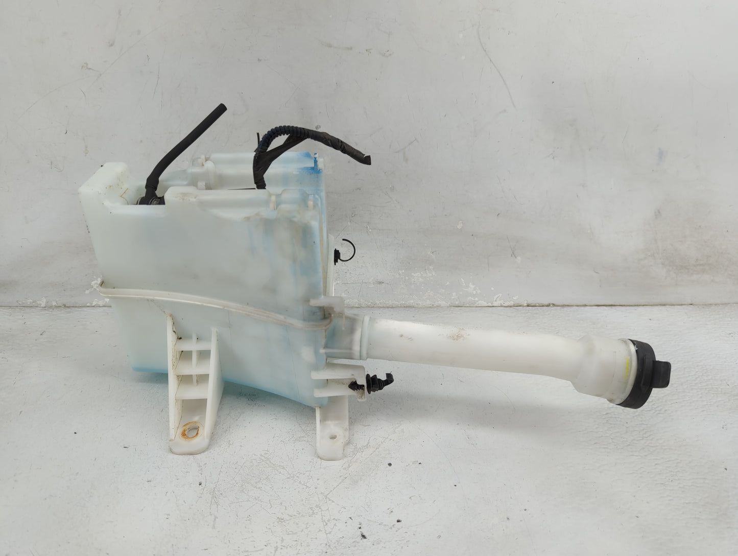 2012-2019 Chevrolet Sonic Windshield Washer Fluid Reservoir Bottle Oem 1356391 - Oemusedautoparts1.com