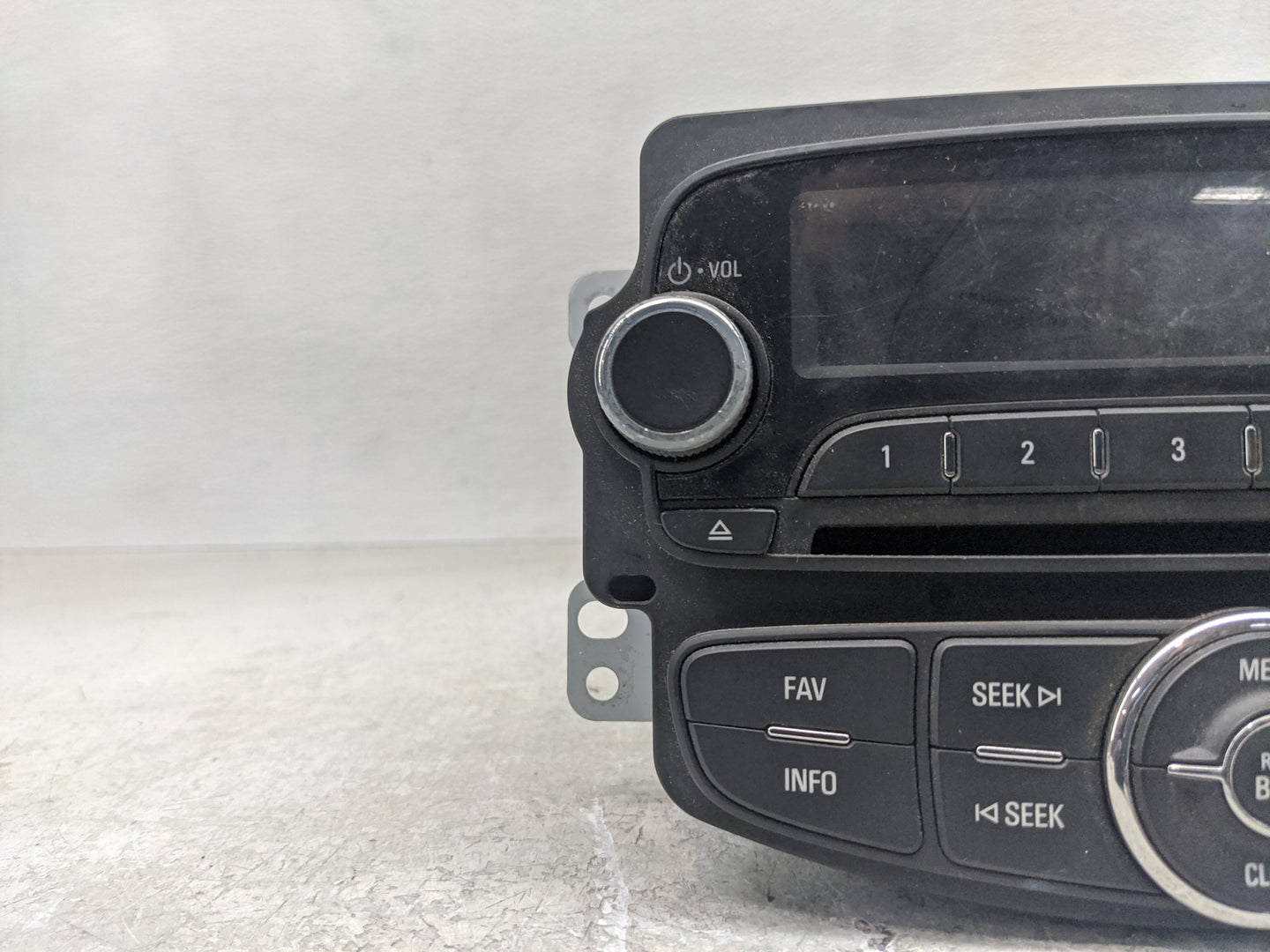 2014 Chevrolet Sonic Radio AM FM Cd Player Receiver Replacement P/N:95365926 Fits OEM Used Auto Parts - Oemusedautoparts1.co