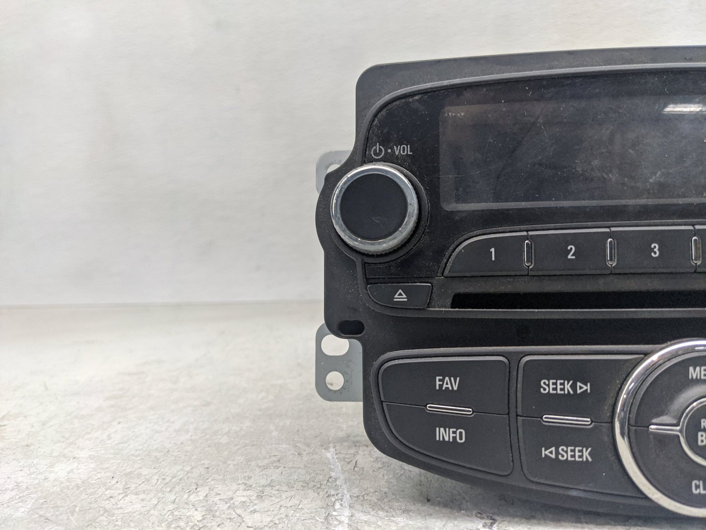 2014 Chevrolet Sonic Radio AM FM Cd Player Receiver Replacement P/N:95365926 Fits OEM Used Auto Parts - Oemusedautoparts1.co