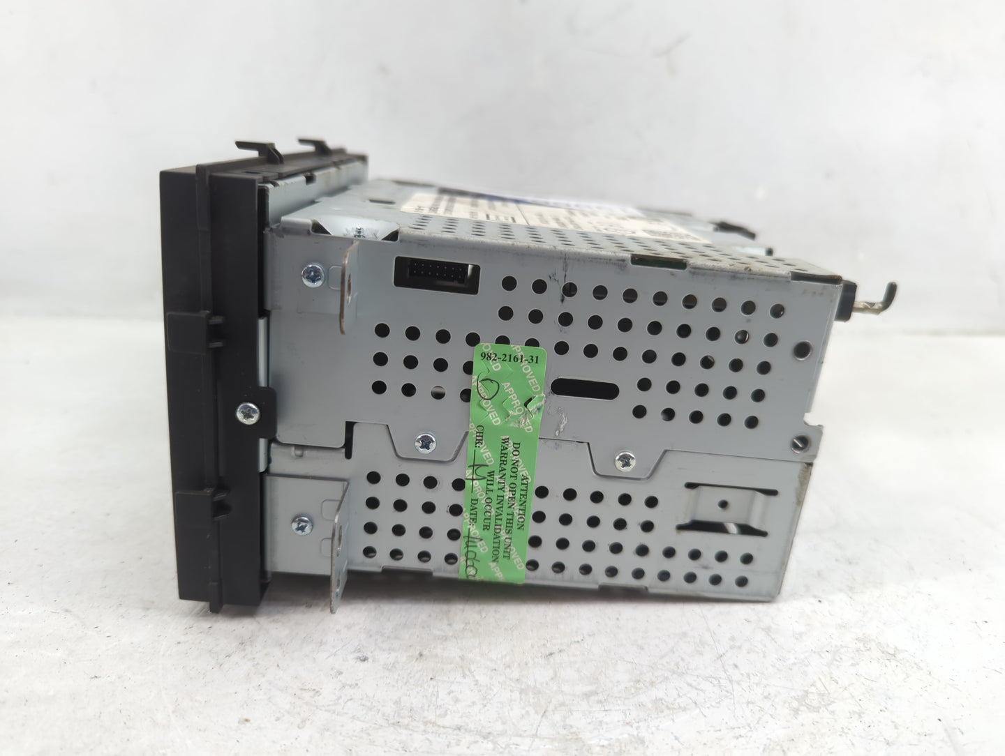 2014 Chevrolet Sonic Radio AM FM Cd Player Receiver Replacement P/N:95407055 Fits OEM Used Auto Parts - Oemusedautoparts1.co