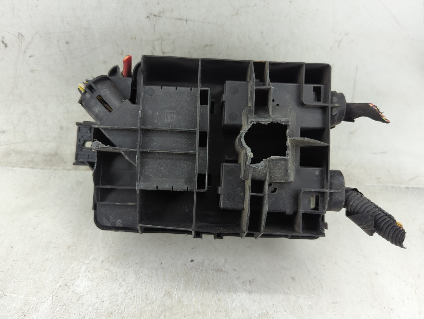 2012-2016 Chevrolet Sonic Fusebox Fuse Box Panel Relay Module P/N:95315650 Fits Fits 2012 2013 2014 2015 2016 OEM Used Auto 