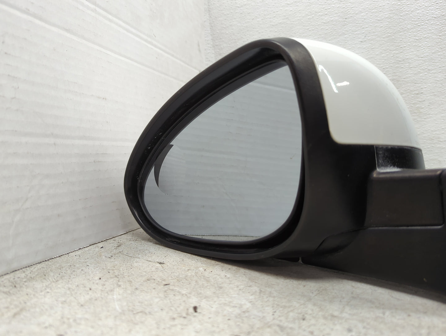 2013-2014 Chevrolet Sonic Driver Side View Mirror - Left Door Mirror OEM Used - Oemusedautoparts1.com