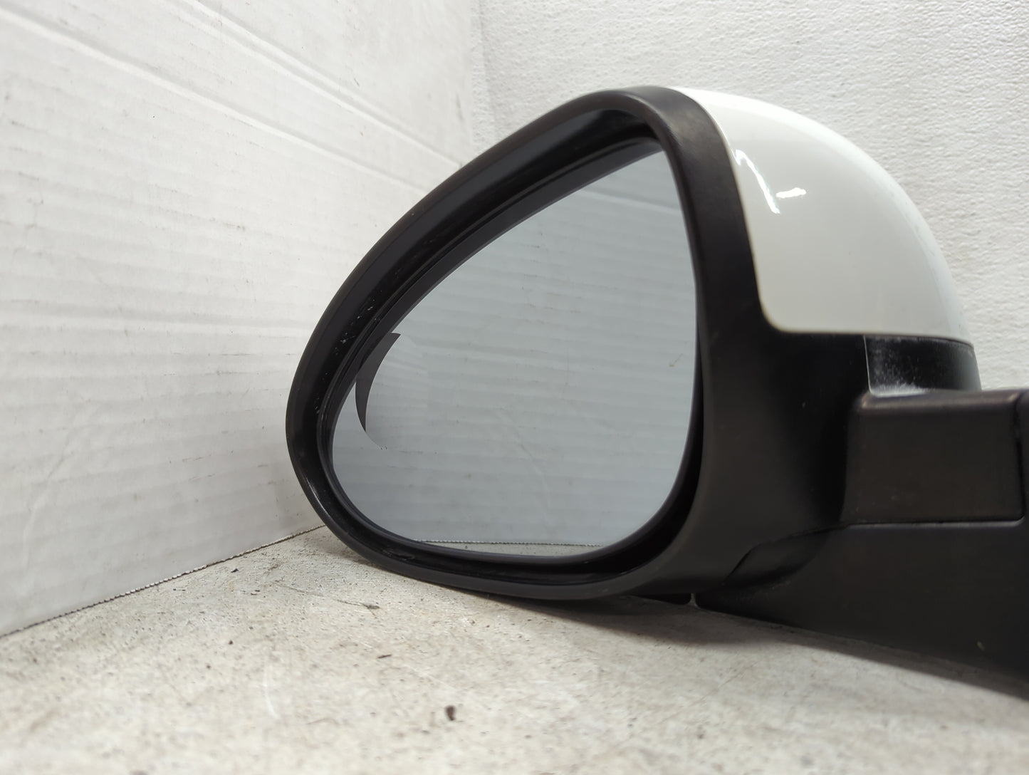2013-2014 Chevrolet Sonic Driver Side View Mirror - Left Door Mirror OEM Used - Oemusedautoparts1.com