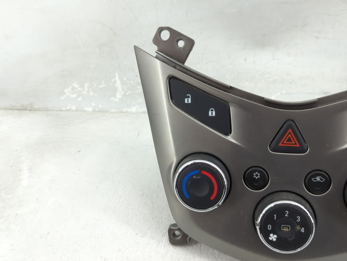 2013-2014 Chevrolet Sonic Climate Control Module Temperature AC/Heater Replacement P/N:95332699 3239800000000X Fits Fits 201