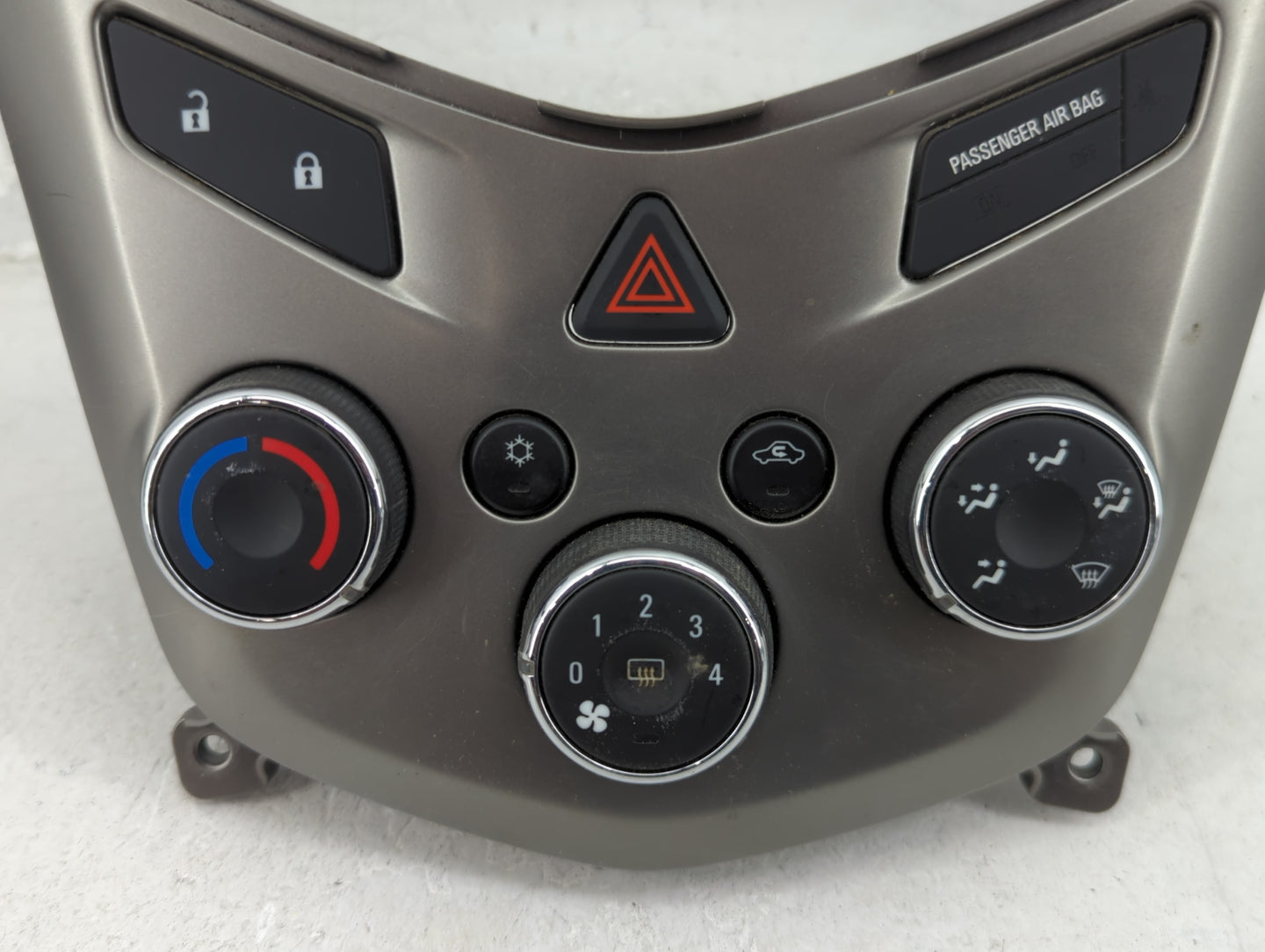 2013-2014 Chevrolet Sonic Climate Control Module Temperature AC/Heater Replacement P/N:95332699 3239800000000X Fits Fits 201