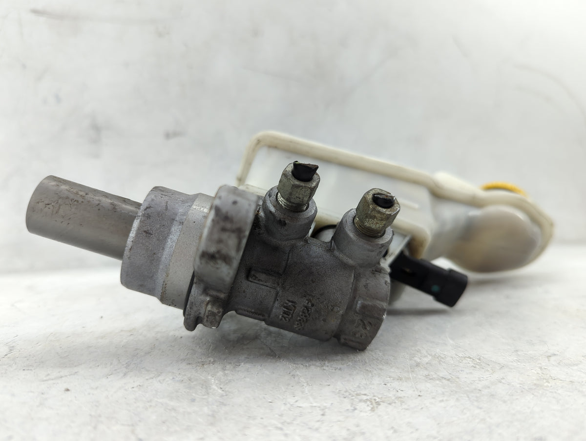 2012-2019 Chevrolet Sonic Brake Master Cylinder 1498823 - Oemusedautoparts1.com