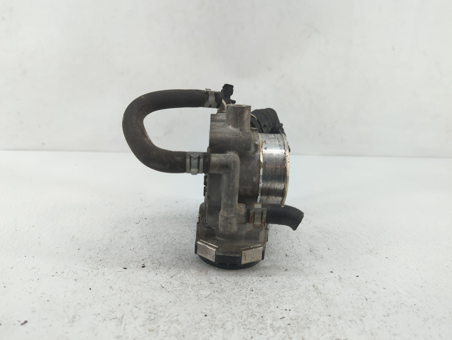 2012-2018 Chevrolet Sonic Throttle Body P/N:55577375 55561495 Fits Fits 2009 2010 2011 2012 2013 2014 2015 2016 2017 2018 OE