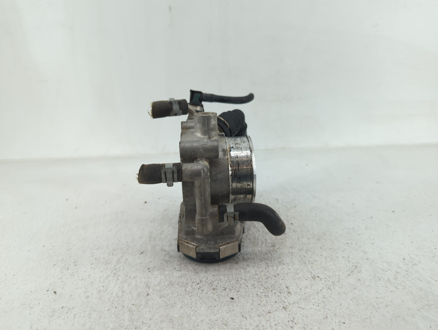 2012-2018 Chevrolet Sonic Throttle Body P/N:55577375 55561495 Fits Fits 2009 2010 2011 2012 2013 2014 2015 2016 2017 2018 OE