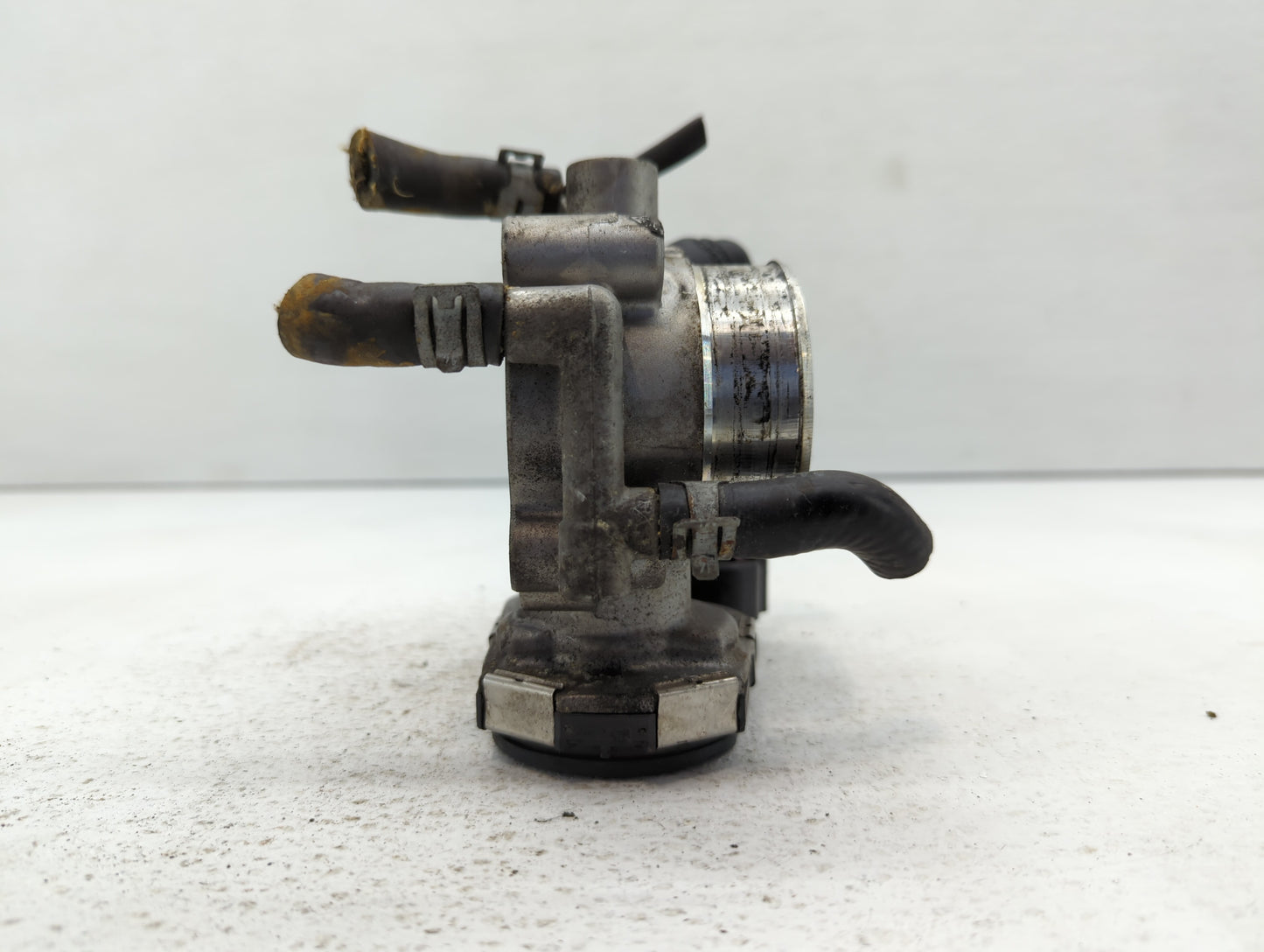 2012-2018 Chevrolet Sonic Throttle Body P/N:55561495 Fits Fits 2009 2010 2011 2012 2013 2014 2015 2016 2017 2018 OEM Used Au