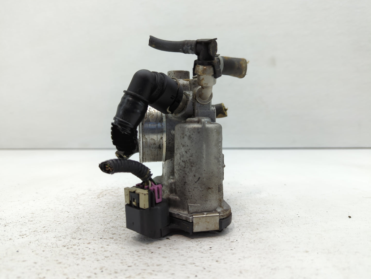 2012-2018 Chevrolet Sonic Throttle Body P/N:55561495 Fits Fits 2009 2010 2011 2012 2013 2014 2015 2016 2017 2018 OEM Used Au