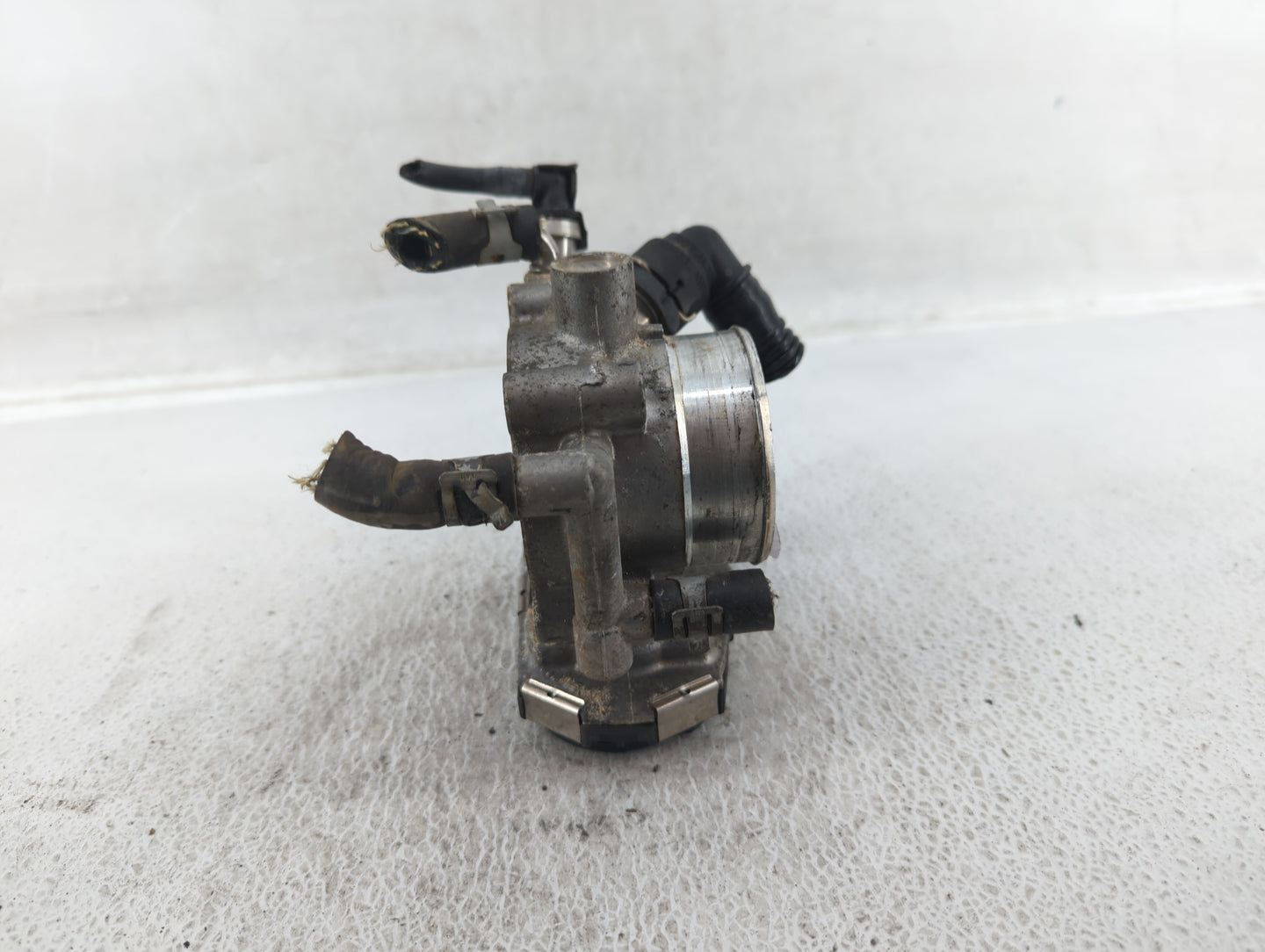 2012-2018 Chevrolet Sonic Throttle Body P/N:55561495 Fits Fits 2009 2010 2011 2012 2013 2014 2015 2016 2017 2018 OEM Used Au