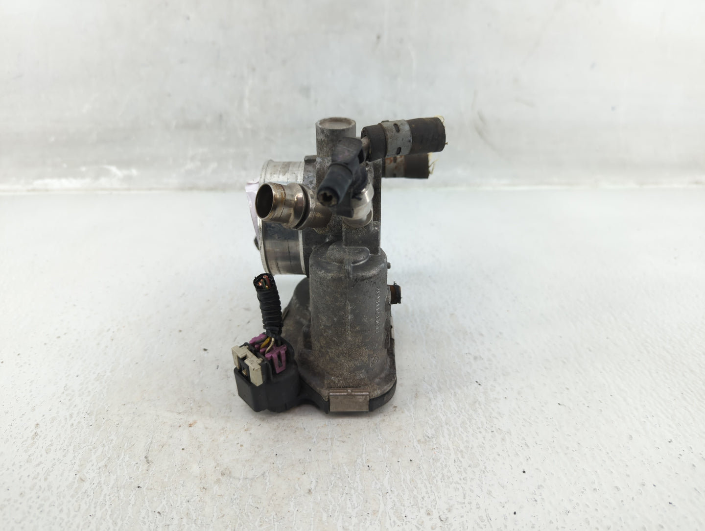 2012-2018 Chevrolet Sonic Throttle Body P/N:55561495 Fits Fits 2009 2010 2011 2012 2013 2014 2015 2016 2017 2018 OEM Used Au