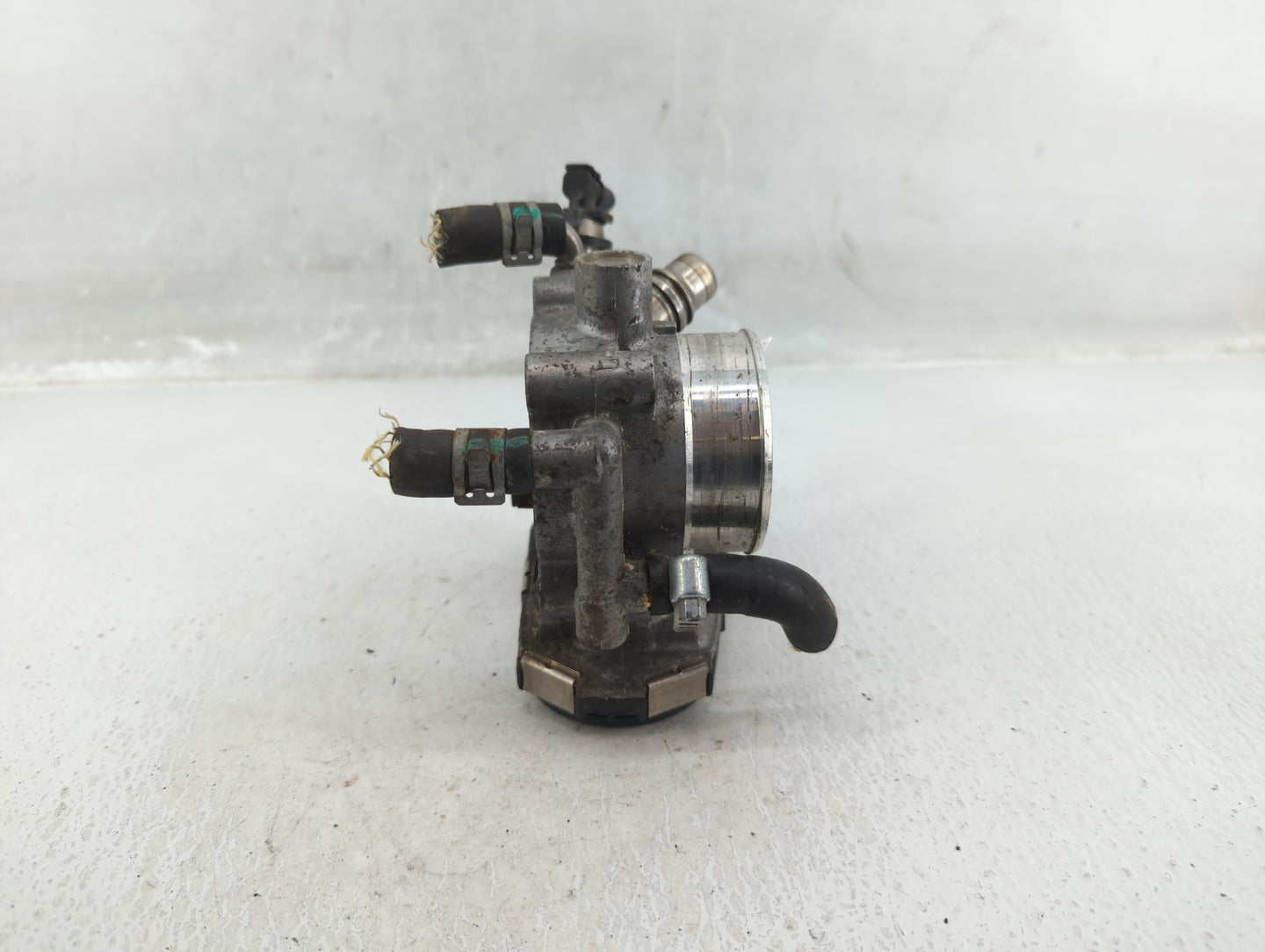 2012-2018 Chevrolet Sonic Throttle Body P/N:55561495 Fits Fits 2009 2010 2011 2012 2013 2014 2015 2016 2017 2018 OEM Used Au