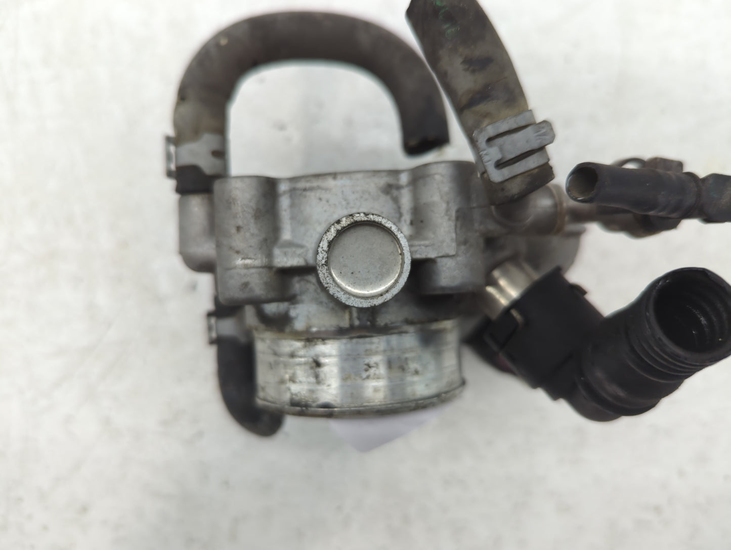 2012-2018 Chevrolet Sonic Throttle Body P/N:55561495 Fits Fits 2009 2010 2011 2012 2013 2014 2015 2016 2017 2018 OEM Used Au