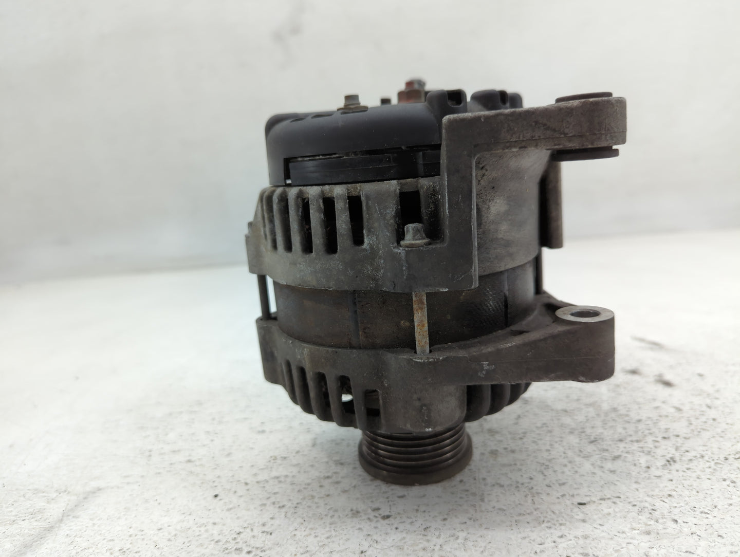 2012-2018 Chevrolet Sonic Alternator Replacement Generator Charging Assembly Engine OEM P/N:13579666 Fits OEM Used Auto Part