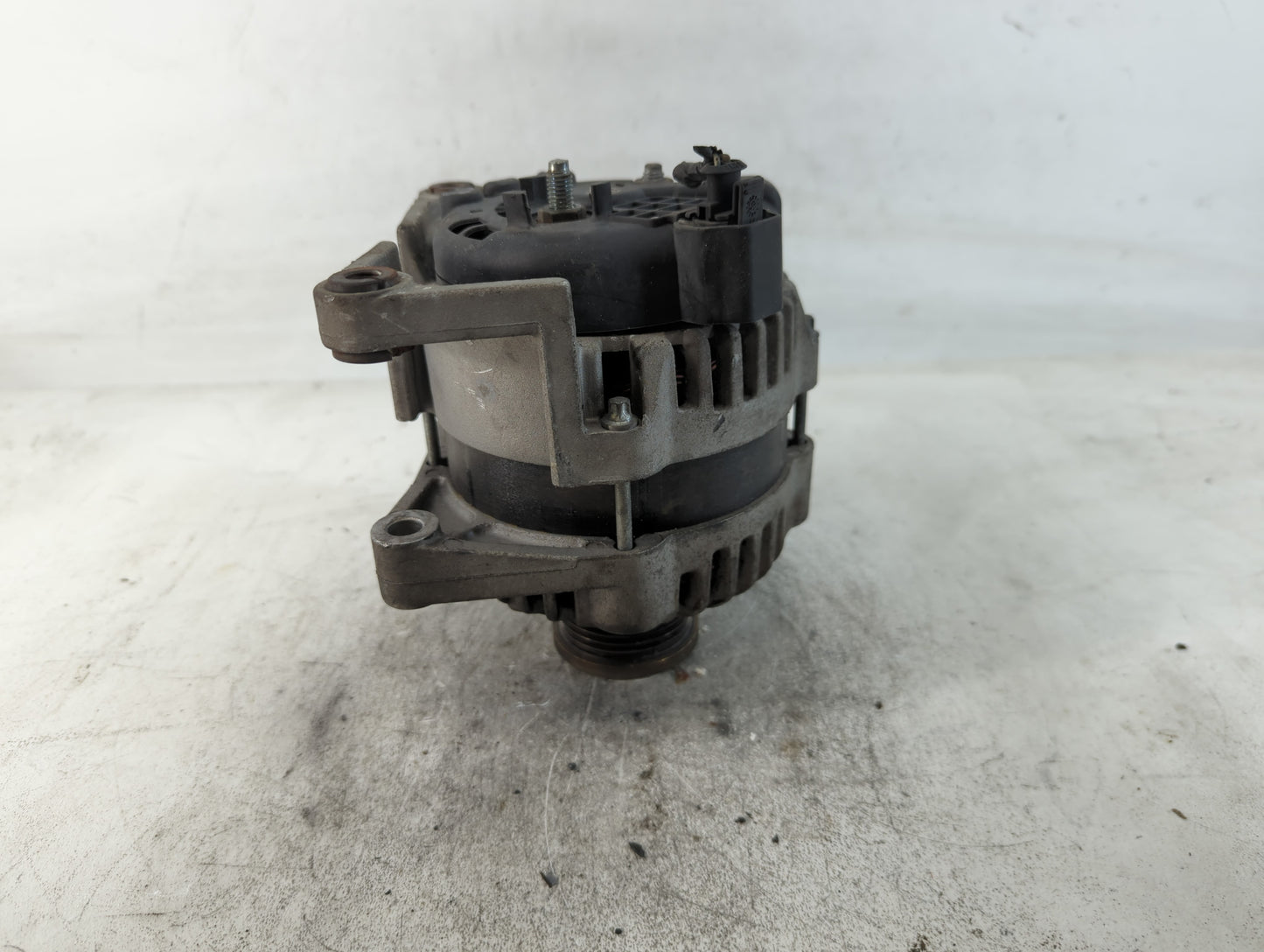 2012-2018 Chevrolet Sonic Alternator Replacement Generator Charging Assembly Engine OEM P/N:13579666 Fits OEM Used Auto Part