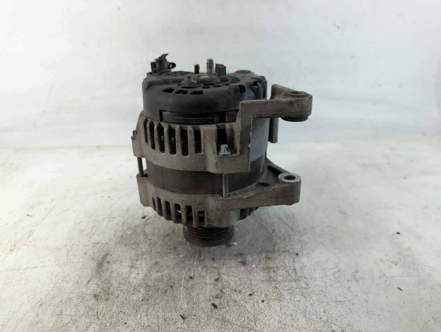 2012-2018 Chevrolet Sonic Alternator Replacement Generator Charging Assembly Engine OEM P/N:13579666 Fits OEM Used Auto Part