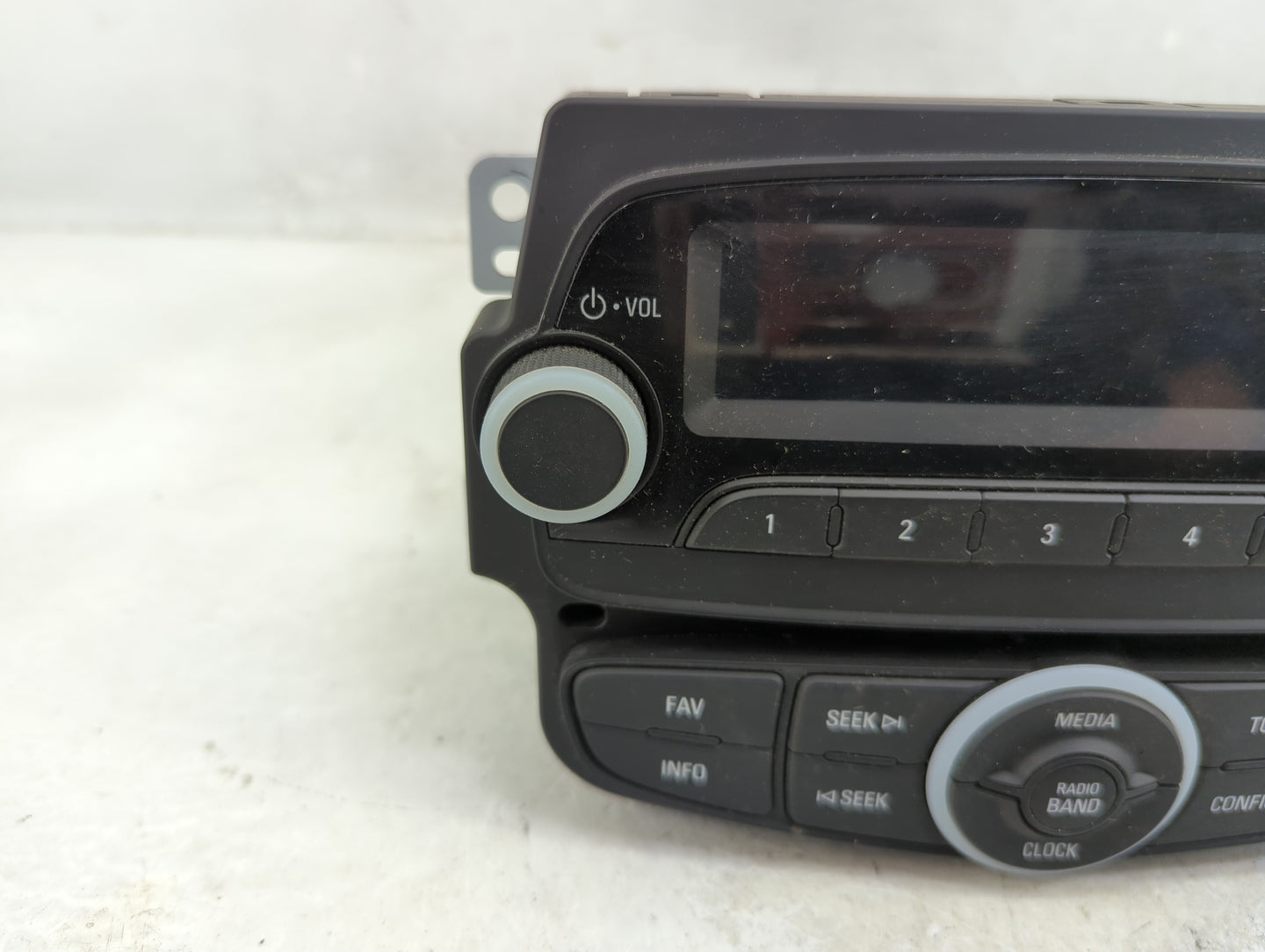 2014-2015 Chevrolet Spark Radio AM FM Cd Player Receiver Replacement P/N:94550613 Fits Fits 2014 2015 OEM Used Auto Parts - 