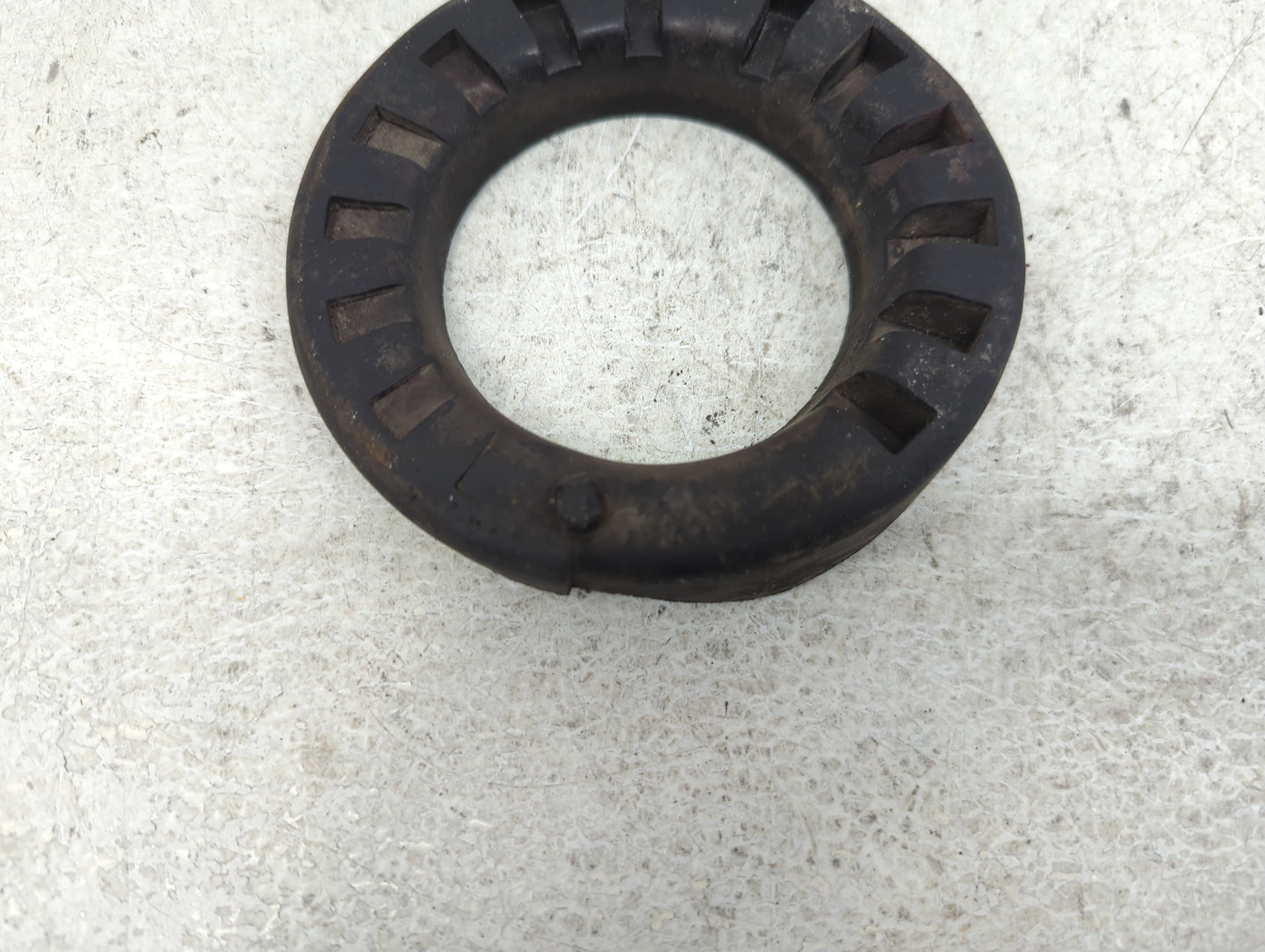 2013-2015 Chevrolet Spark Passenger Rear Coil Spring - Oem - Oemusedautoparts1.com