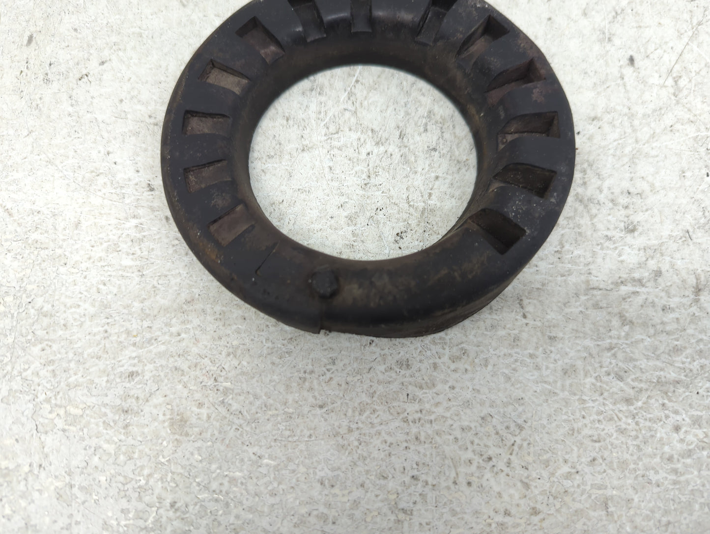 2013-2015 Chevrolet Spark Passenger Rear Coil Spring - Oem - Oemusedautoparts1.com