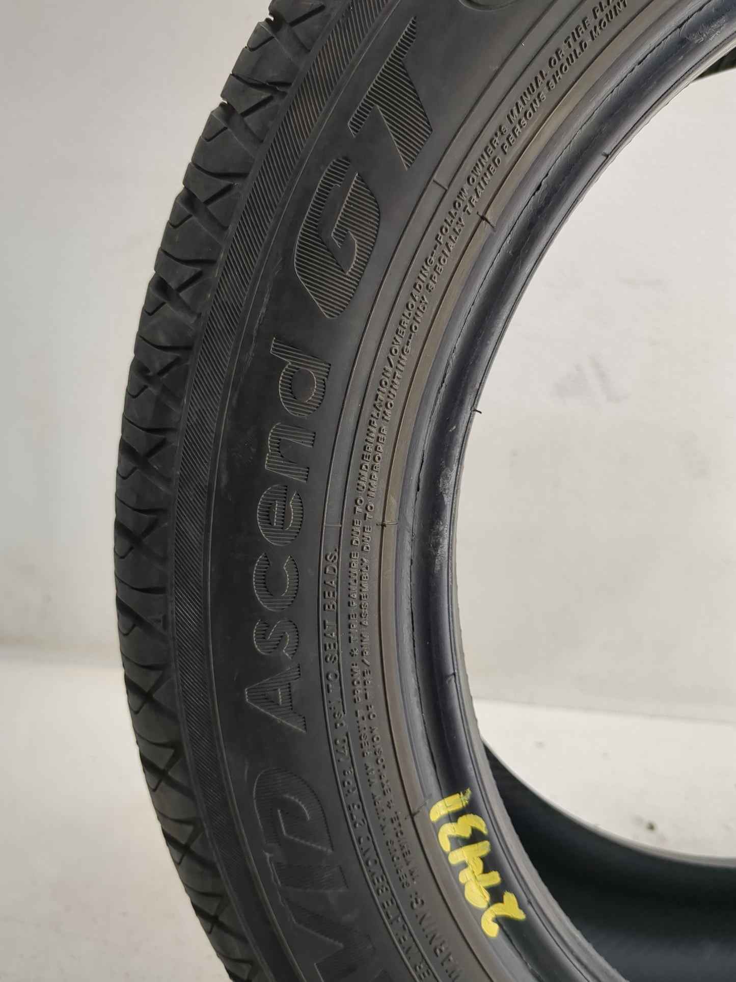 Used Tire 185/55R15 YOKOHAMA AVID ASCEND GT 82V - Tread Depth 11/32 - Oemusedautoparts1.com