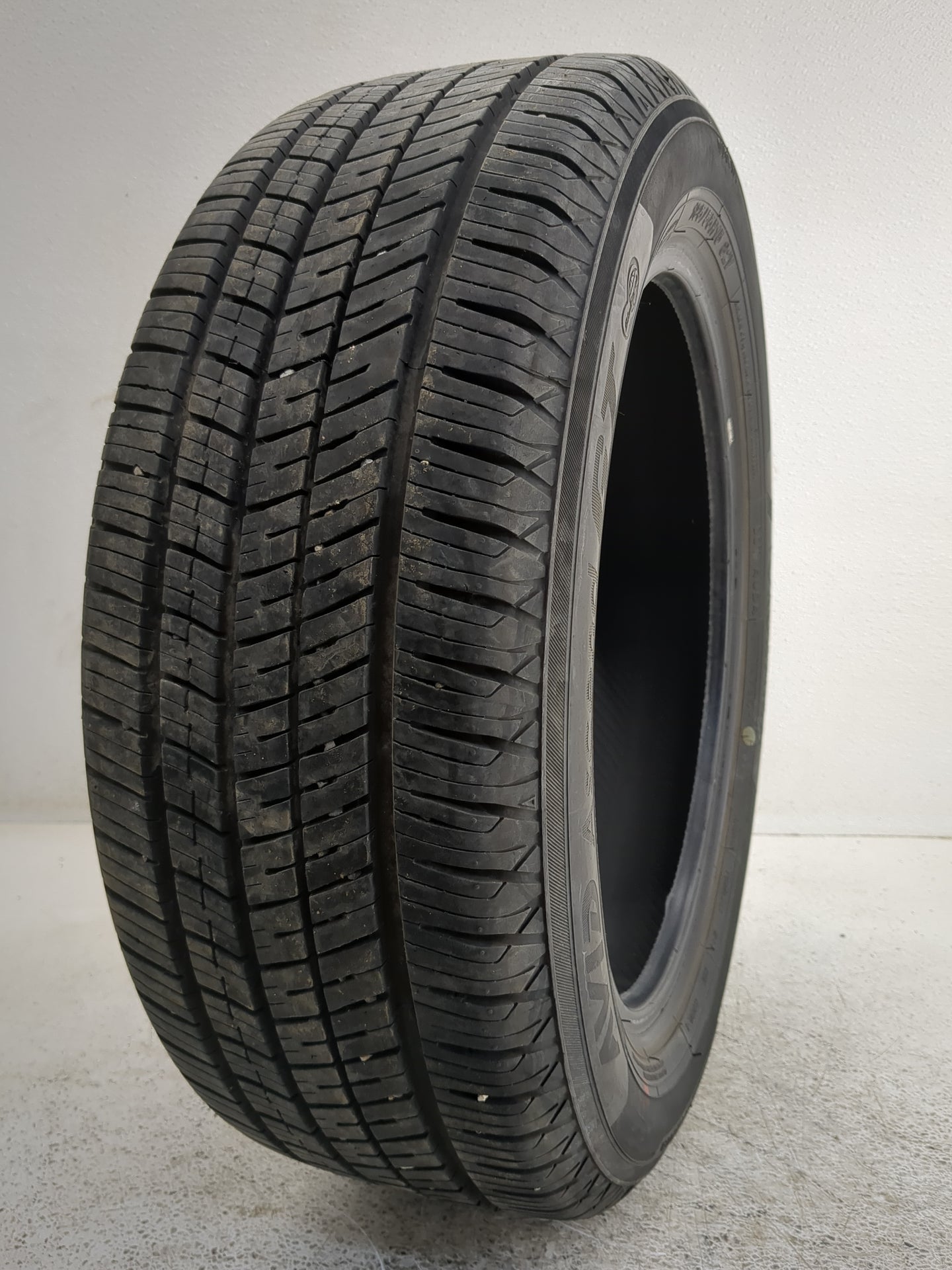 Used Tire 185/55R15 YOKOHAMA AVID ASCEND GT 82V - Tread Depth 11/32 - Oemusedautoparts1.com