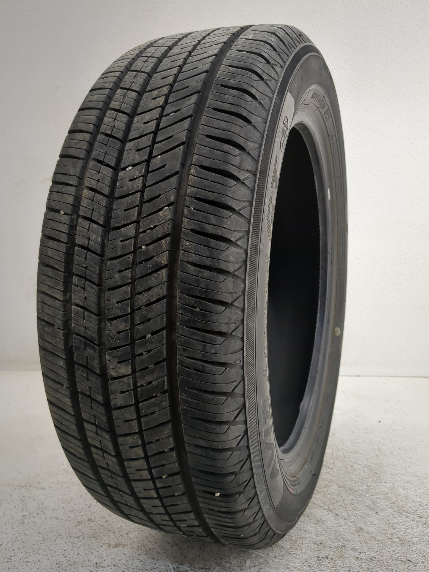 Used Tire 185/55R15 YOKOHAMA AVID ASCEND GT 82V - Tread Depth 11/32 - Oemusedautoparts1.com