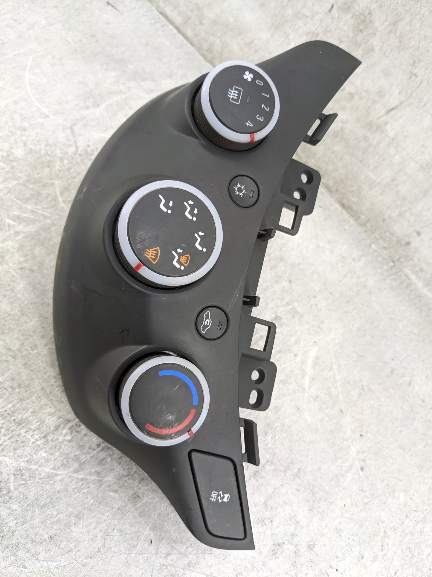 2013-2015 Chevrolet Spark Climate Control Module Temperature AC/Heater Replacement P/N:95390863 08634C170263 Fits OEM Used A