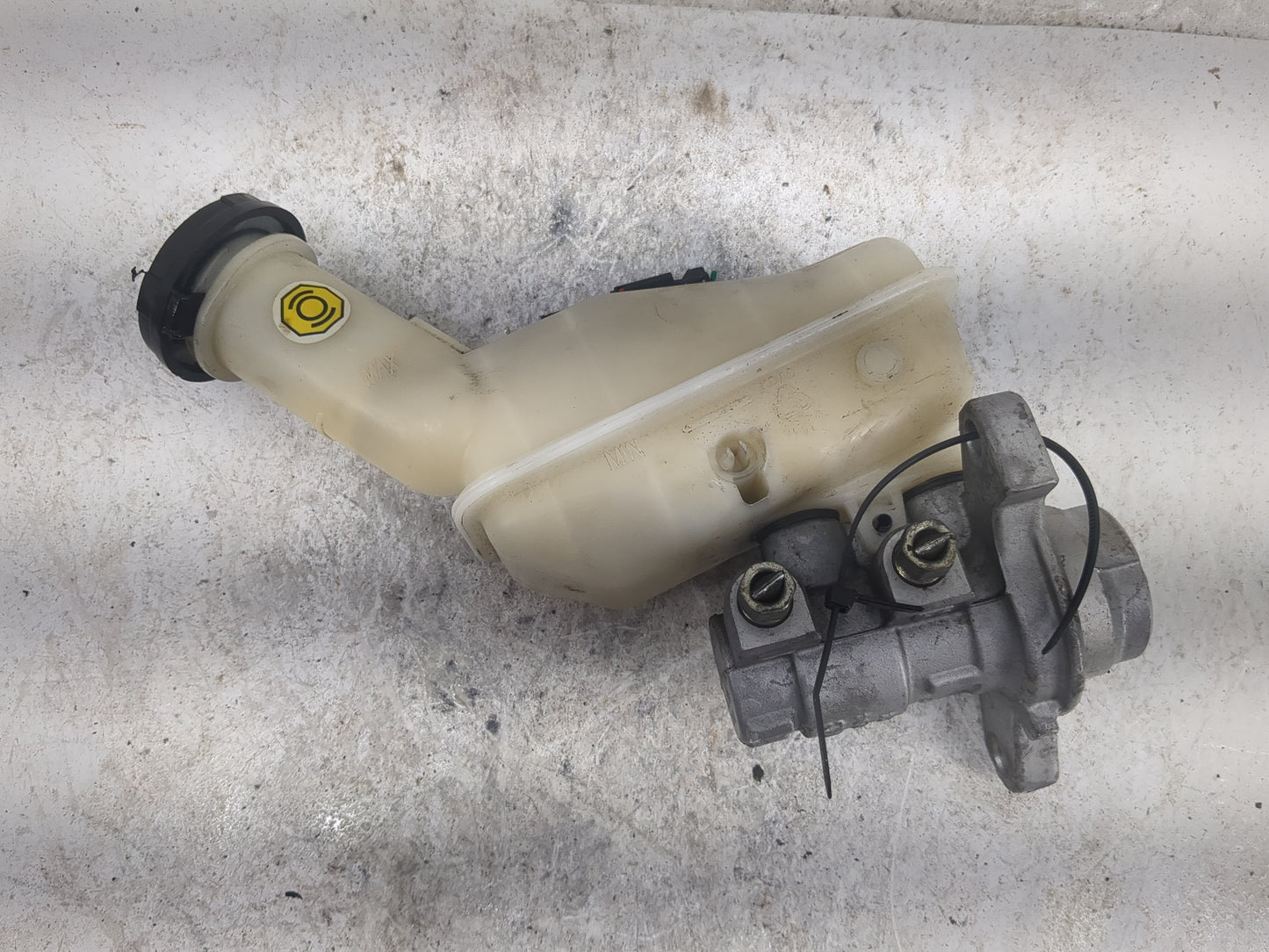 2013-2014 Chevrolet Spark Brake Master Cylinder - Oemusedautoparts1.com