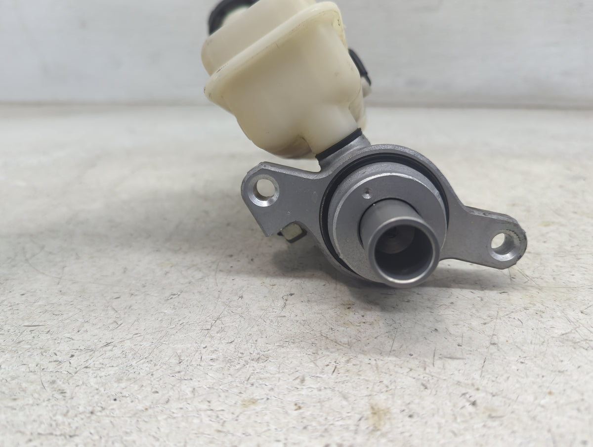 2013-2014 Chevrolet Spark Brake Master Cylinder 1498453 - Oemusedautoparts1.com