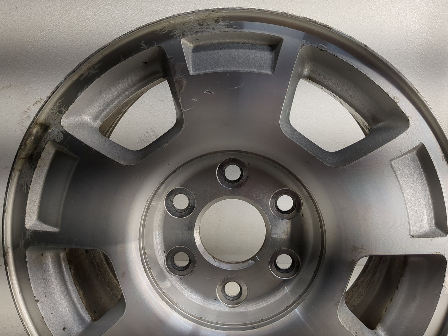 2007-2014 Chevrolet Suburban 1500 Oem Wheel Rim 1275685 - Oemusedautoparts1.com