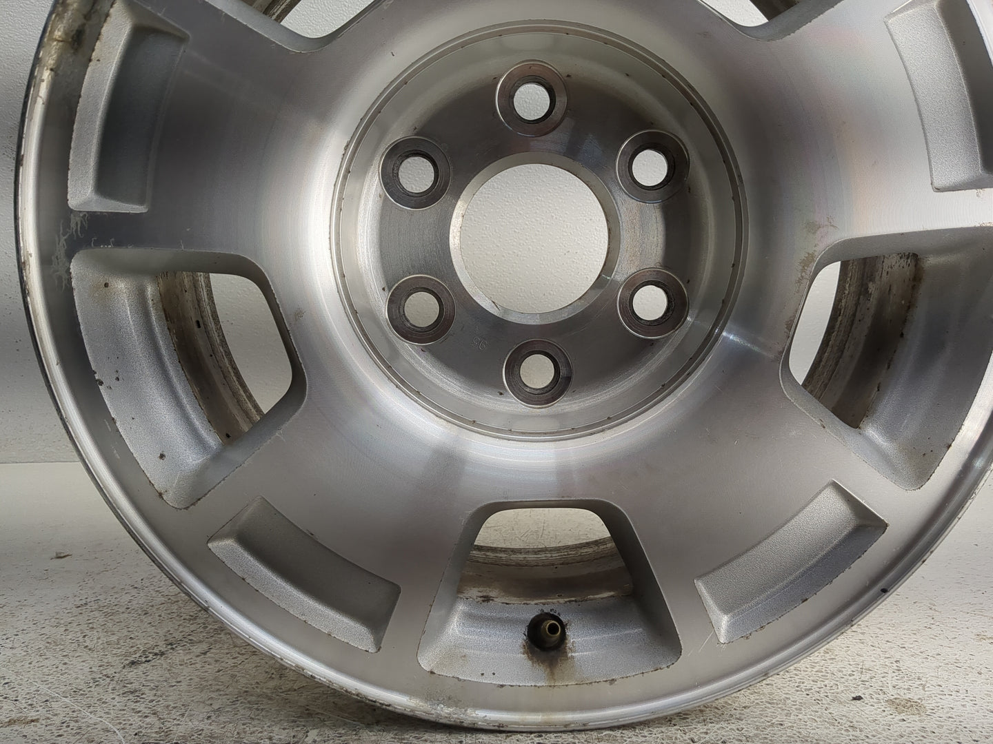 2007-2014 Chevrolet Suburban 1500 Oem Wheel Rim 1275685 - Oemusedautoparts1.com