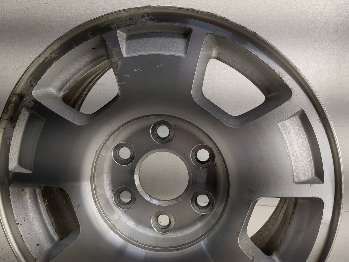 2007-2014 Chevrolet Suburban 1500 Oem Wheel Rim 1275685 - Oemusedautoparts1.com