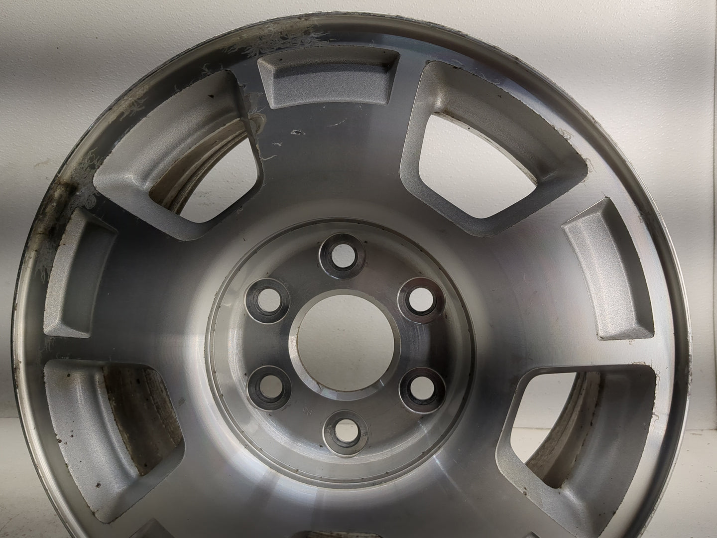 2007-2014 Chevrolet Suburban 1500 Oem Wheel Rim 1275685 - Oemusedautoparts1.com