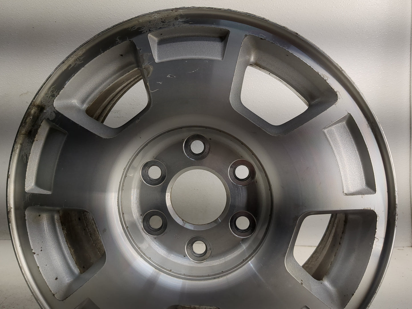 2007-2014 Chevrolet Suburban 1500 Oem Wheel Rim 1275685 - Oemusedautoparts1.com
