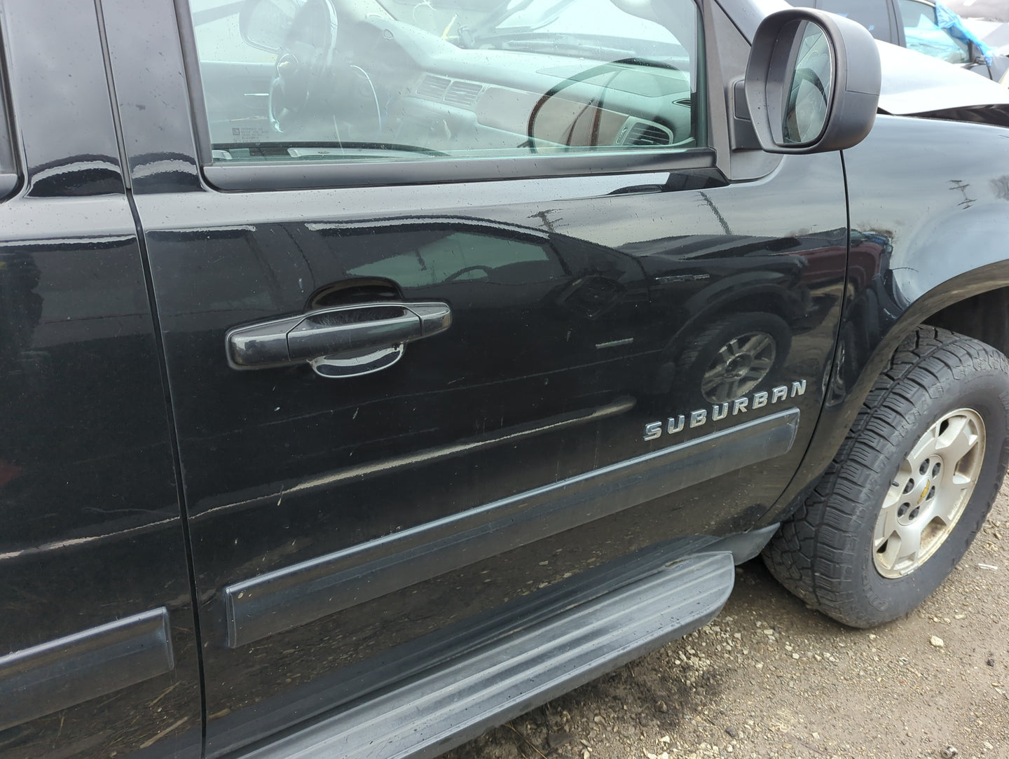 2011-2014 Chevrolet Suburban 1500 Passenger Front Door Oem 1308994 - Oemusedautoparts1.com