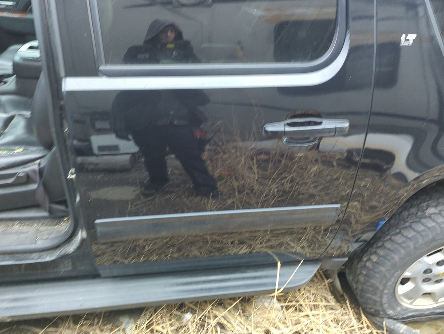 2007-2014 Chevrolet Suburban 1500 Driver Rear Door Oem - Oemusedautoparts1.com