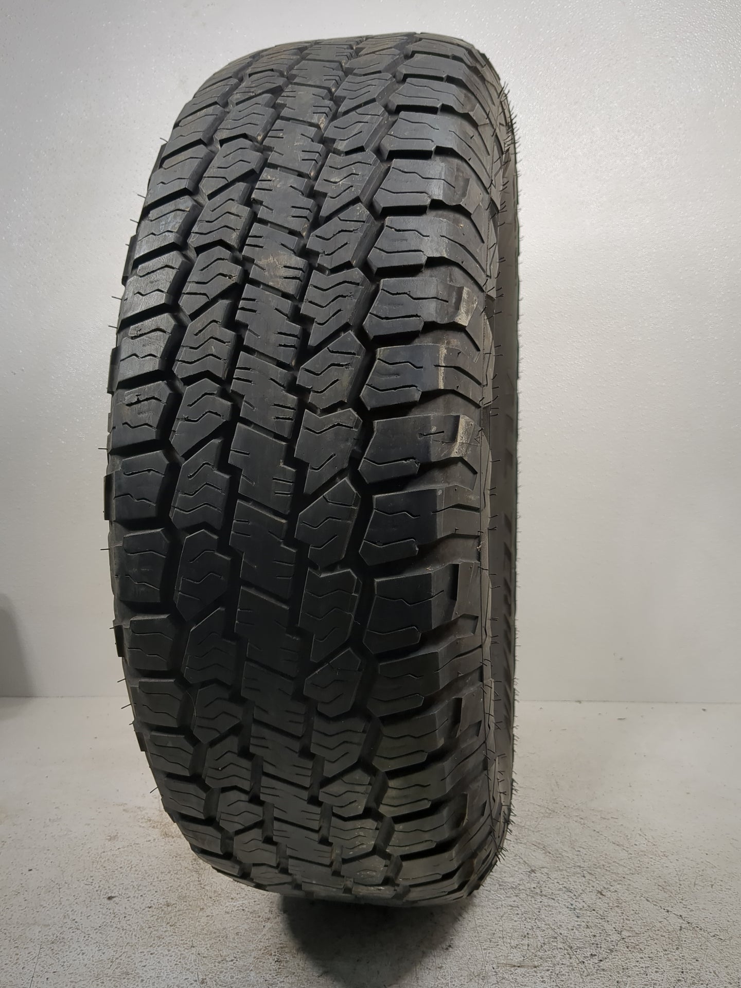 Used Tire 265/70R17 ROCKY MOUNTAIN ALL TERRAIN 115T - Tread Depth 8/32 - Oemusedautoparts1.com