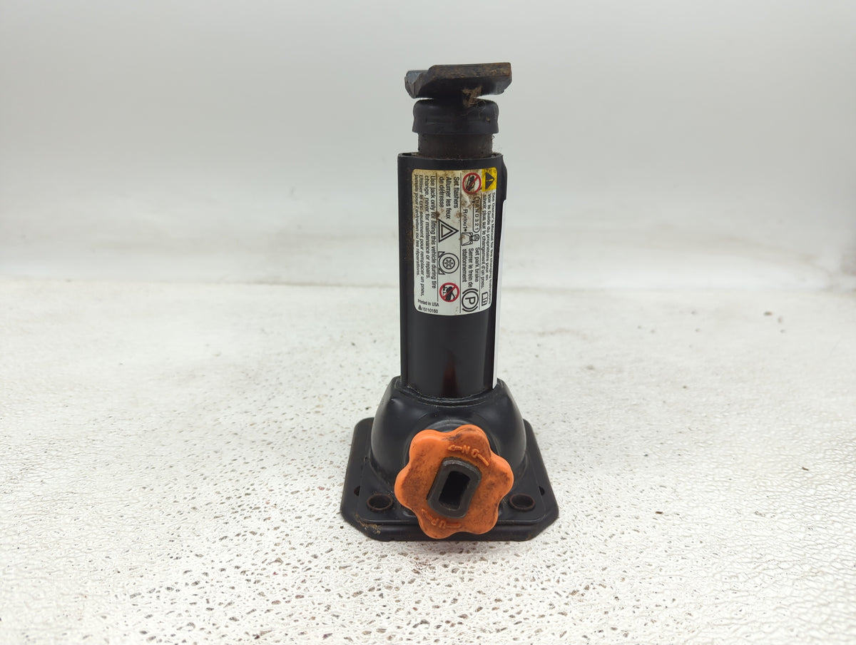 2014 Chevrolet Suburban 1500 Spare Scissor Car Jack 1415614 - Oemusedautoparts1.com