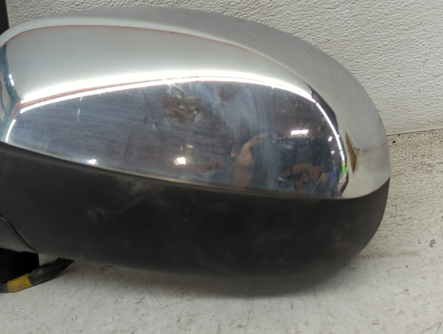 2009-2014 Chevrolet Suburban 1500 Driver Side View Mirror - Left Door Mirror OEM Used - Oemusedautoparts1.com