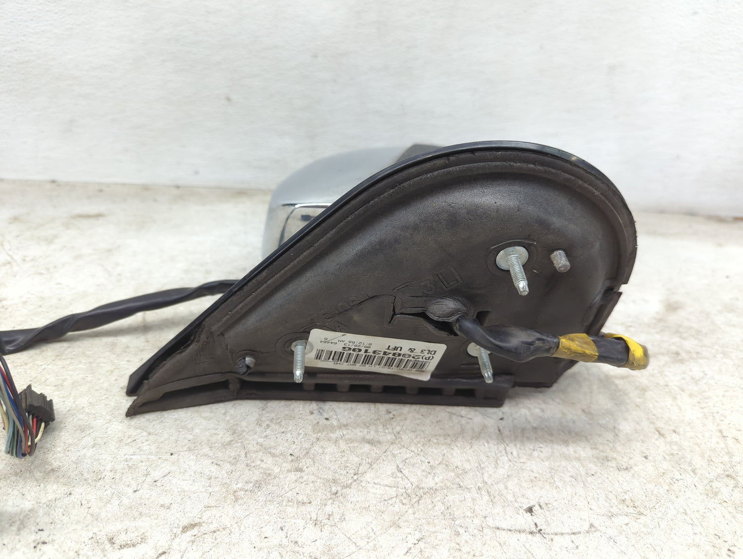 2009-2014 Chevrolet Suburban 1500 Driver Side View Mirror - Left Door Mirror OEM Used - Oemusedautoparts1.com