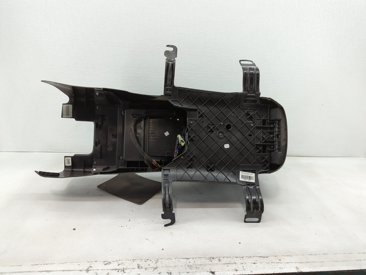 2009 Chevrolet Suburban 1500 Overhead Roof Console Interior Dome Light - Oemusedautoparts1.com