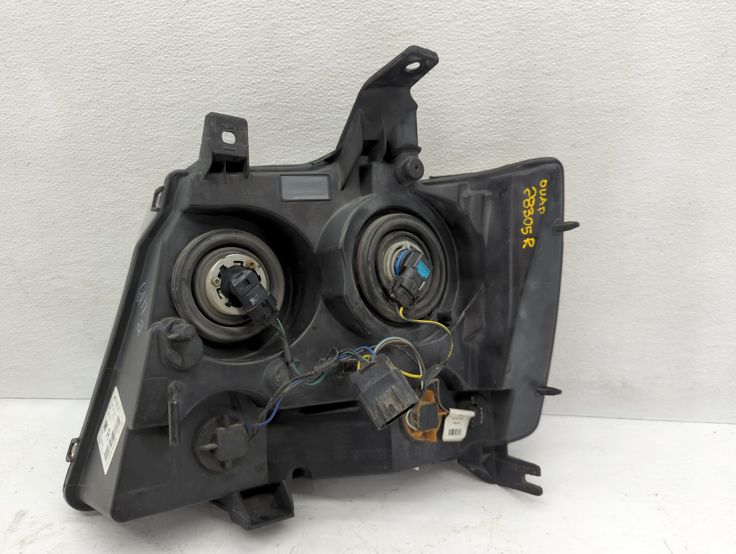 2007-2014 Chevrolet Tahoe Passenger Right Oem Head Light Headlight Lamp - Oemusedautoparts1.com