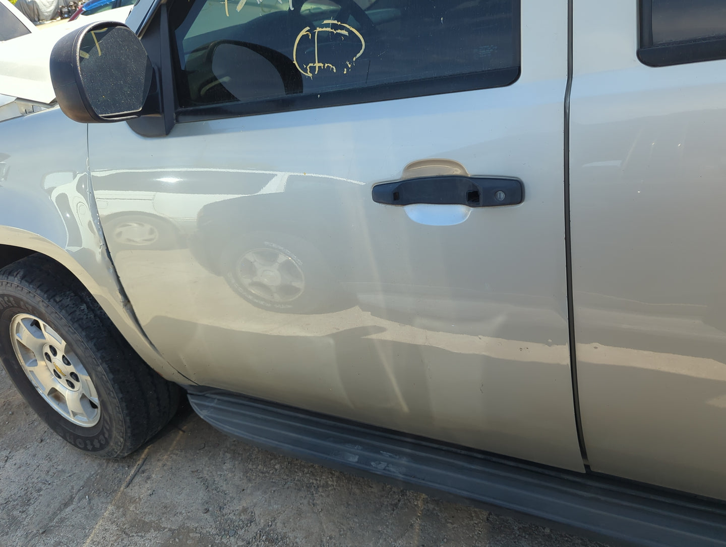 2011-2014 Chevrolet Tahoe Driver Front Door Oem - Oemusedautoparts1.com