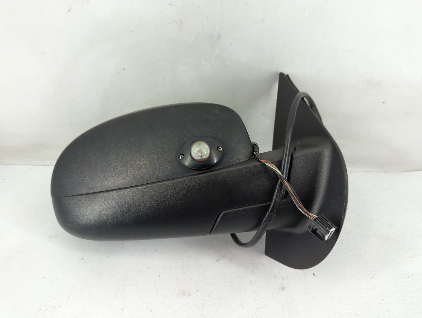 2007-2014 Chevrolet Tahoe Passenger Side View Mirror - Right Door Mirror OEM Used - Oemusedautoparts1.com