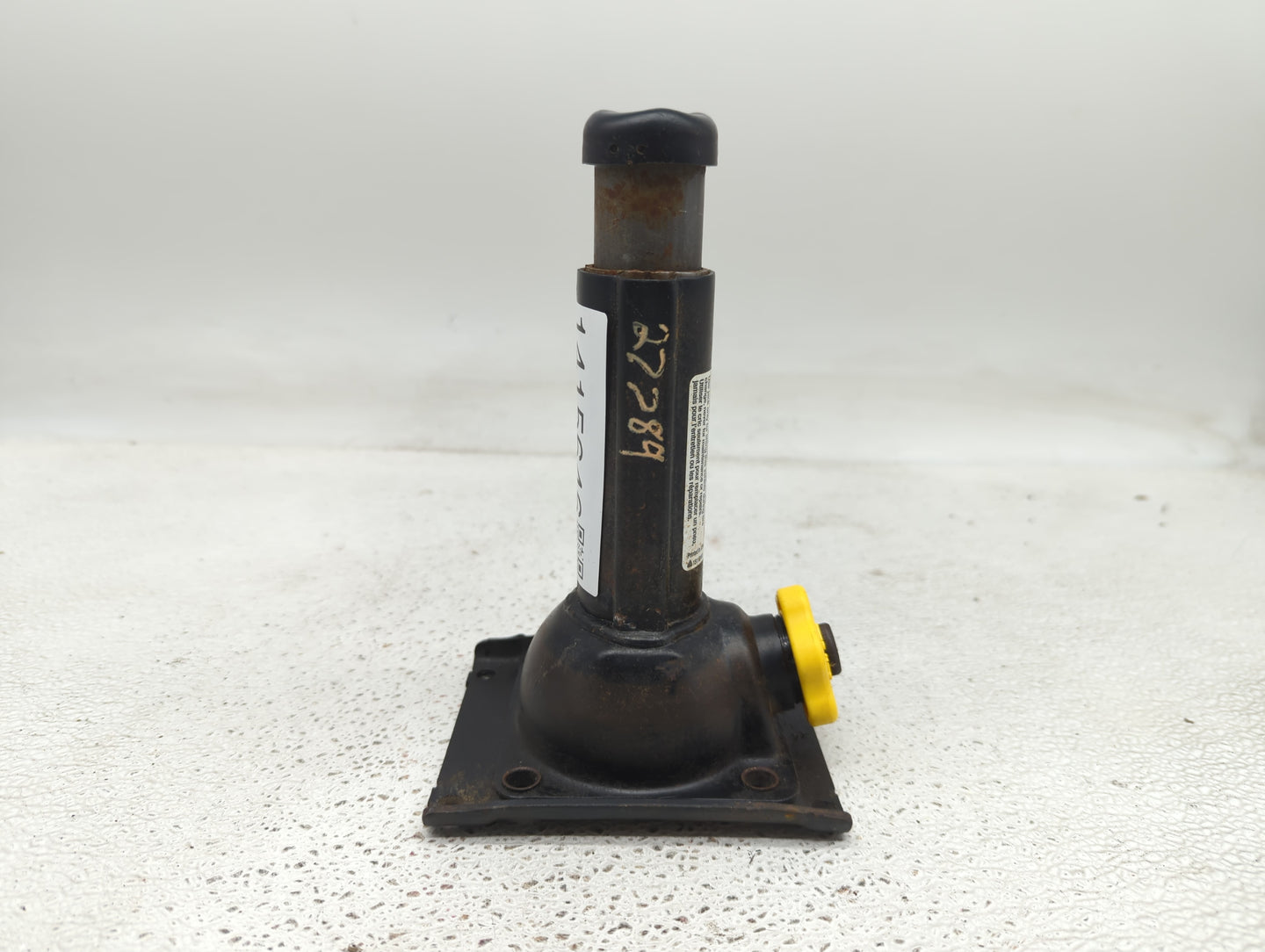 2014 Chevrolet Tahoe Spare Scissor Car Jack - Oemusedautoparts1.com
