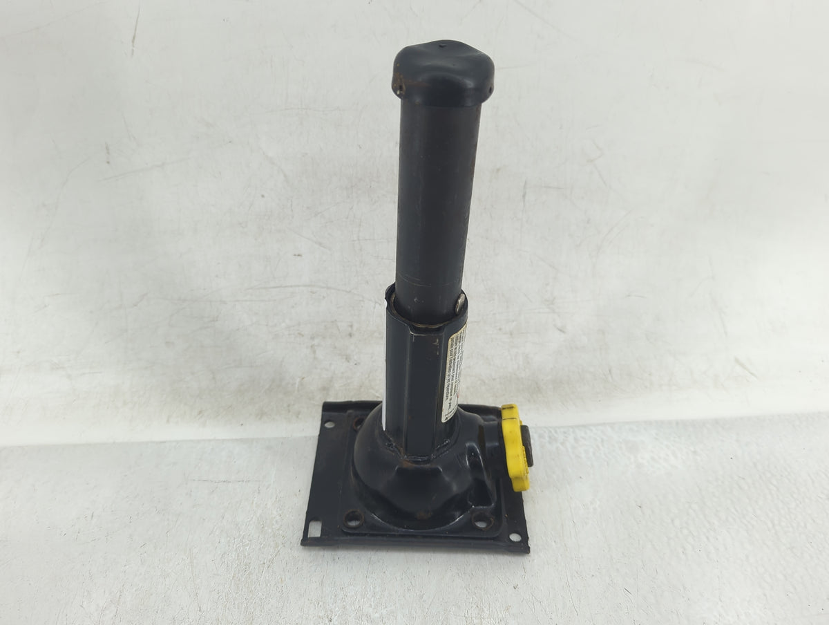 2014 Chevrolet Tahoe Spare Scissor Car Jack 1415943 - Oemusedautoparts1.com