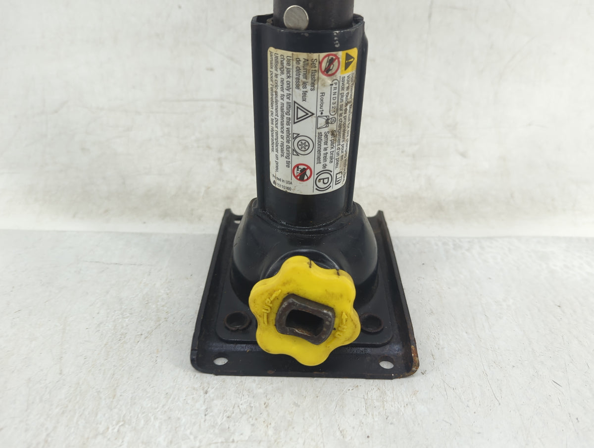 2014 Chevrolet Tahoe Spare Scissor Car Jack 1415943 - Oemusedautoparts1.com