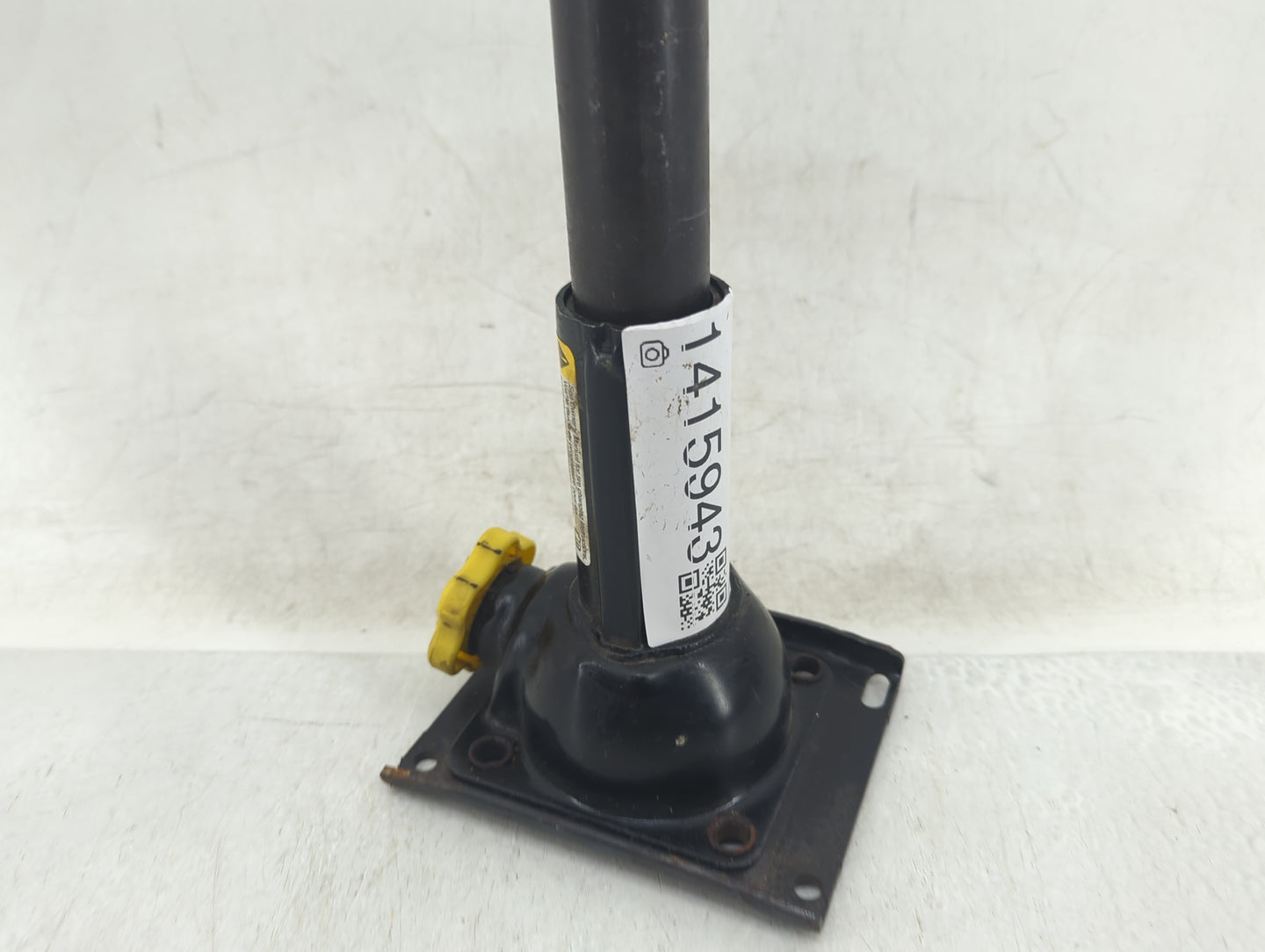 2014 Chevrolet Tahoe Spare Scissor Car Jack 1415943 - Oemusedautoparts1.com